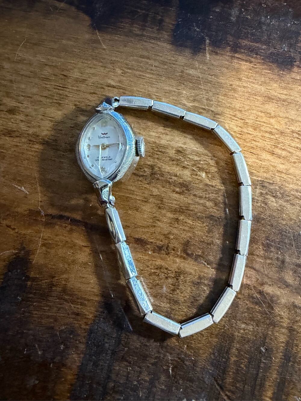 Waltham Ladies Watch Jewels Shock Resistant Oval Silver Tone Stretch Band